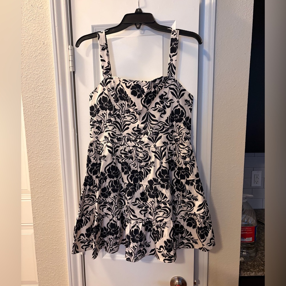 Storia Monochrome Floral Pattern Dress